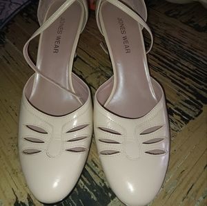 Jones Wear shoed
